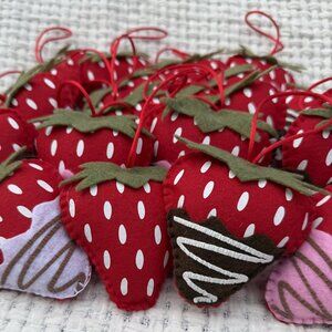 Valentine's day / strawberry felt ornaments/ home decor